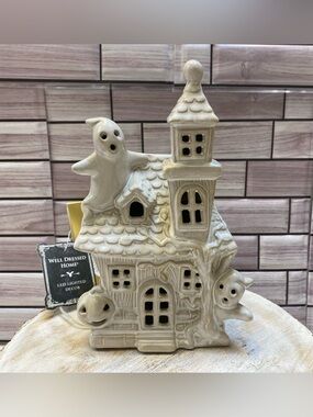 Well Dressed Home ❤️Halloween  ceramic Haunted House 8” New